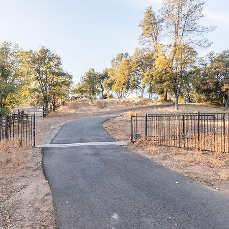 Rolling Oaks Ranch - 200 Acres Of Lakeside Beauty & Countryside Serenity ماريبوسا المظهر الخارجي الصورة