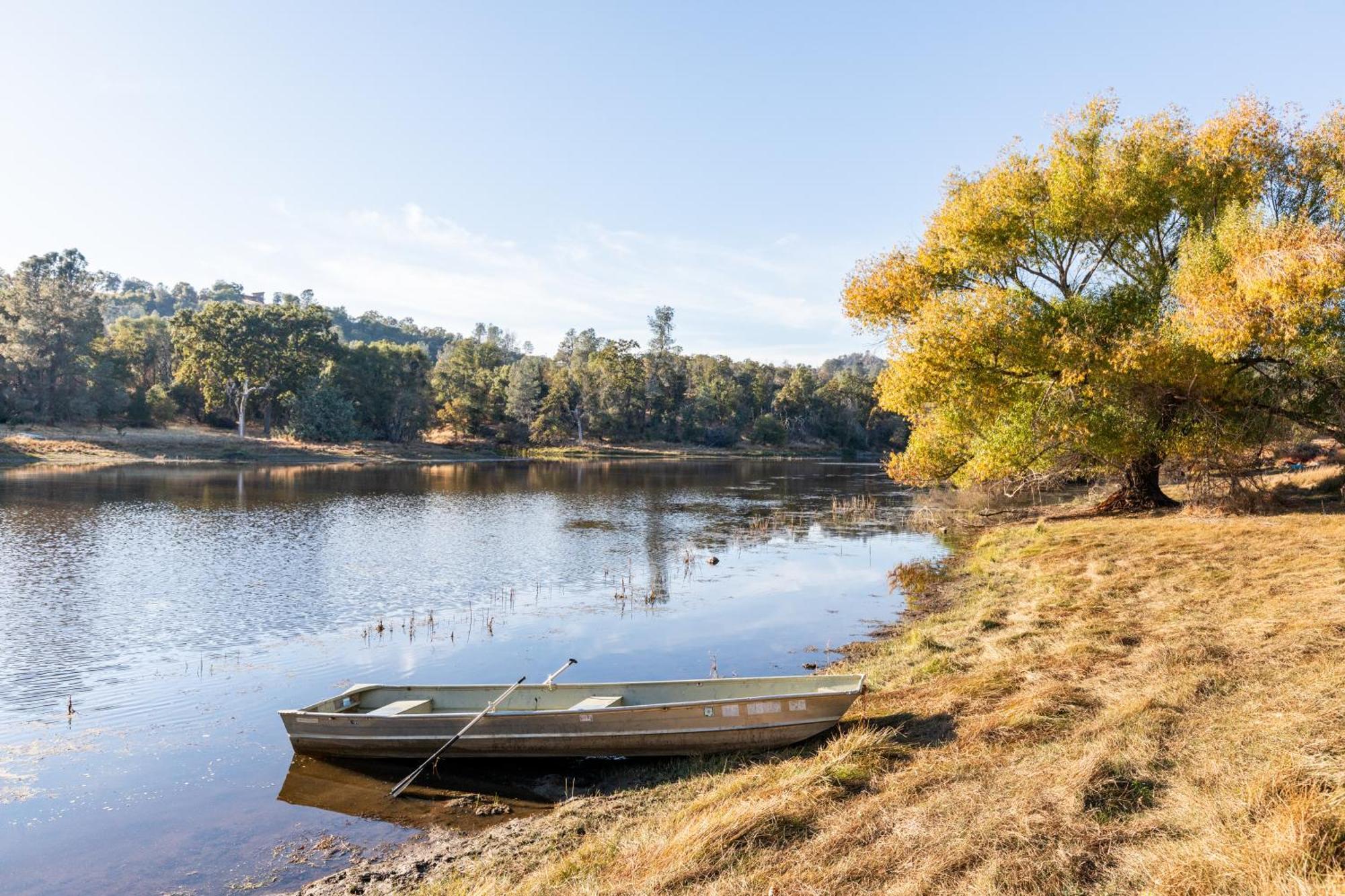 Rolling Oaks Ranch - 200 Acres Of Lakeside Beauty & Countryside Serenity ماريبوسا المظهر الخارجي الصورة