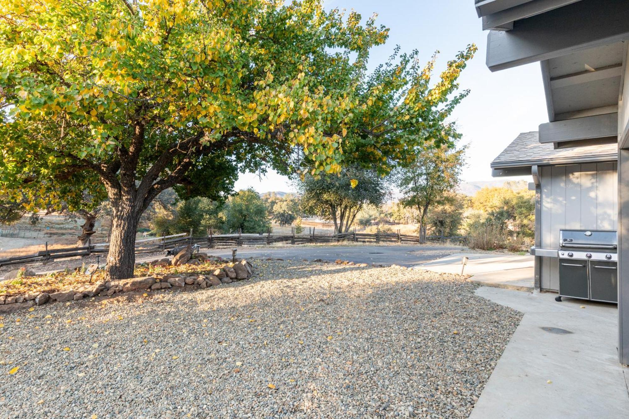 Rolling Oaks Ranch - 200 Acres Of Lakeside Beauty & Countryside Serenity ماريبوسا المظهر الخارجي الصورة